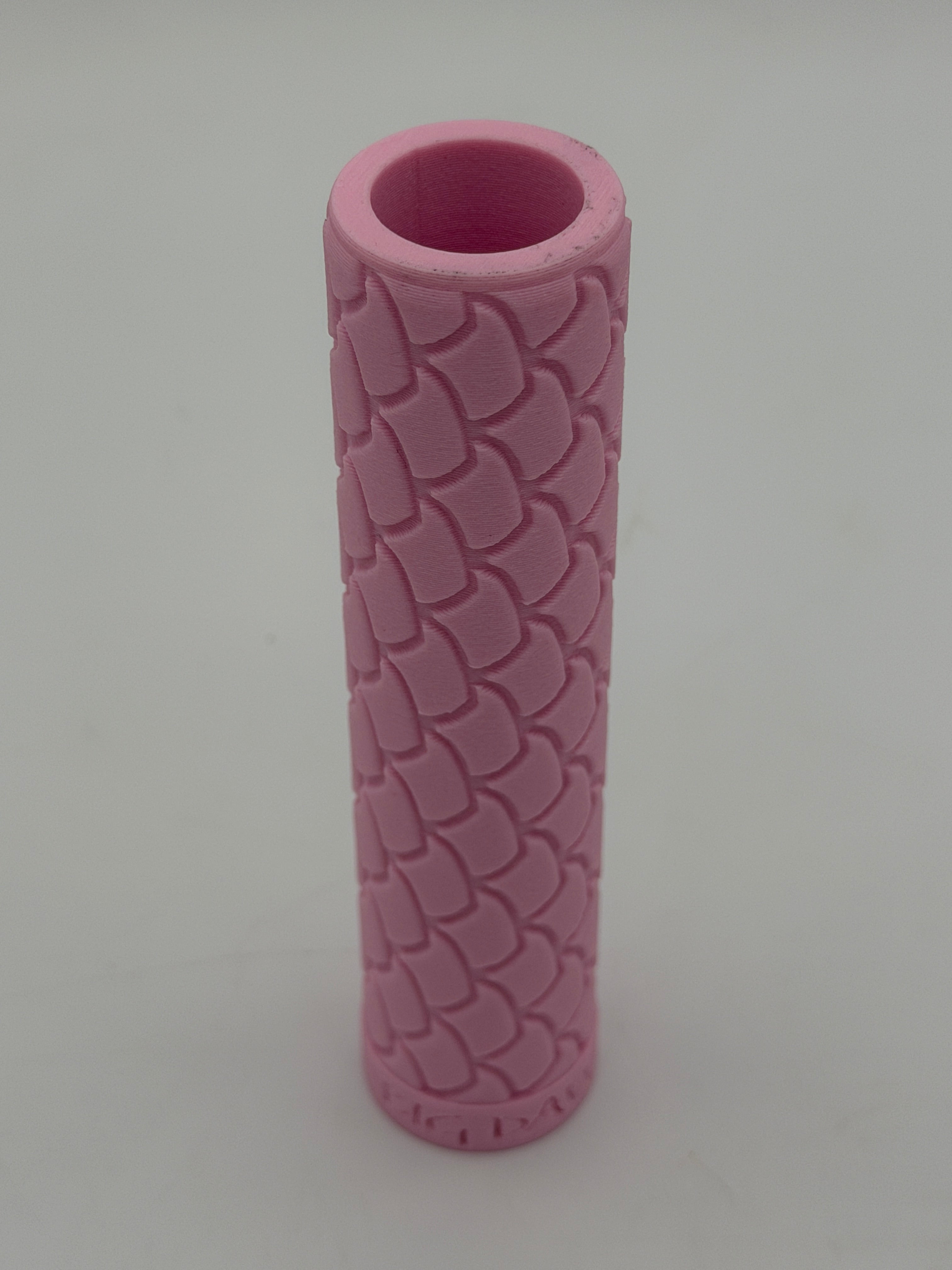 Fish pattern pink grip (200) (250)￼
